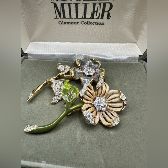 Vintage Nolan Miller Clear Swarovski Rhinestone Enamel Flower Brooch Pin 2 set - Picture 12 of 16